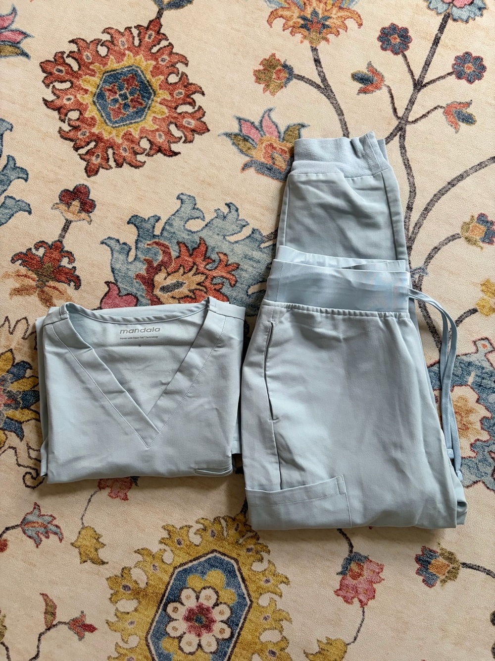 Mandala Light Blue Scrub Set - V-Neck Top & Drawstring Pants s/sp